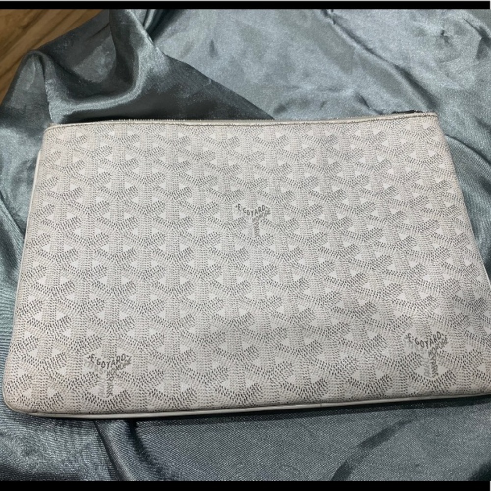 Goyard pouch